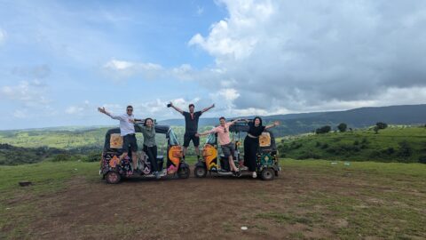 Das Team mit ihren 2 Rickshaws
