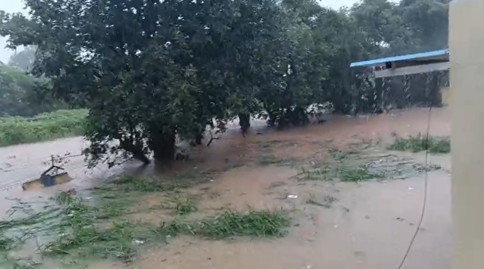Der Campus in Hyderabad steht unter Wasser.